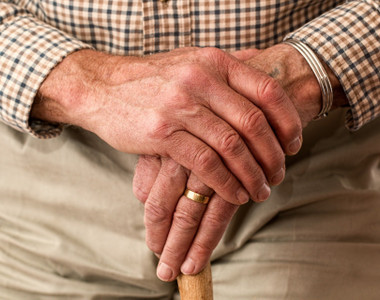 elderly-981400_1920.jpg