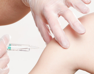 vaccination-2722937_1920.jpg